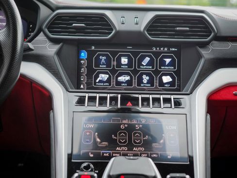 Used 2019 Lamborghini Urus AWD/4WD image 13
