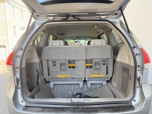 Used 2011 Toyota Sienna LE w/ Towing Pkg FWD image 27