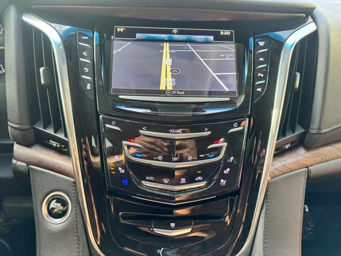Used 2017 Cadillac Escalade ESV Premium Luxury AWD/4WD image 40