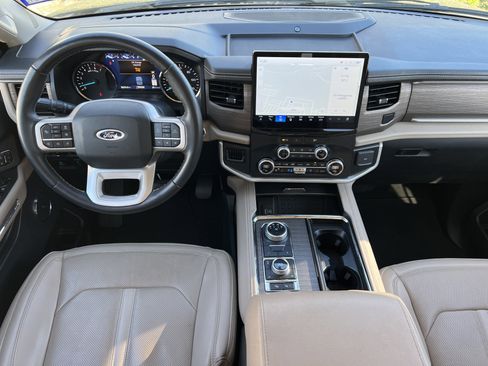 Used 2024 Ford Expedition Limited image 16