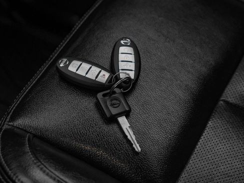 Used 2019 Nissan Titan SL w/ Midnight Edition image 52