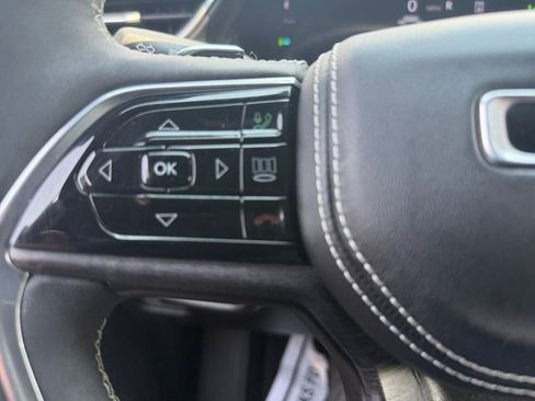 Used 2022 Jeep Grand Cherokee Overland AWD/4WD image 23