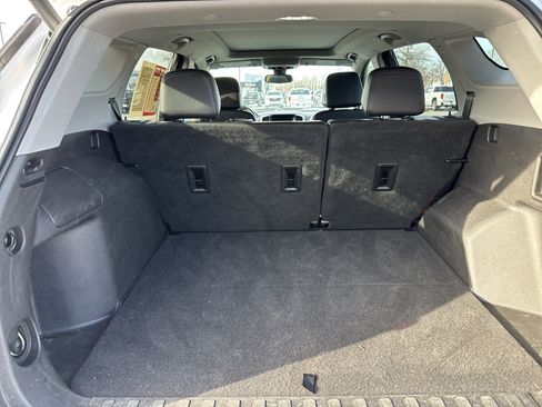 Used 2022 GMC Terrain SLT w/ Infotainment Package II image 29