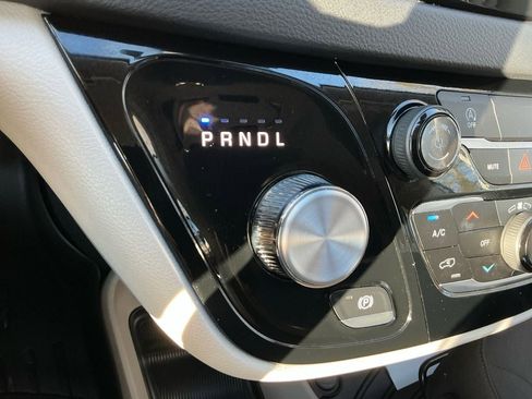 Used 2024 Chrysler Voyager LX image 20