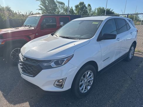 Used 2019 Chevrolet Equinox LT w/ LPO, Blackout Package AWD/4WD image 2