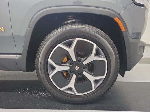 Used 2024 Rivian R1T Adventure AWD/4WD image 11
