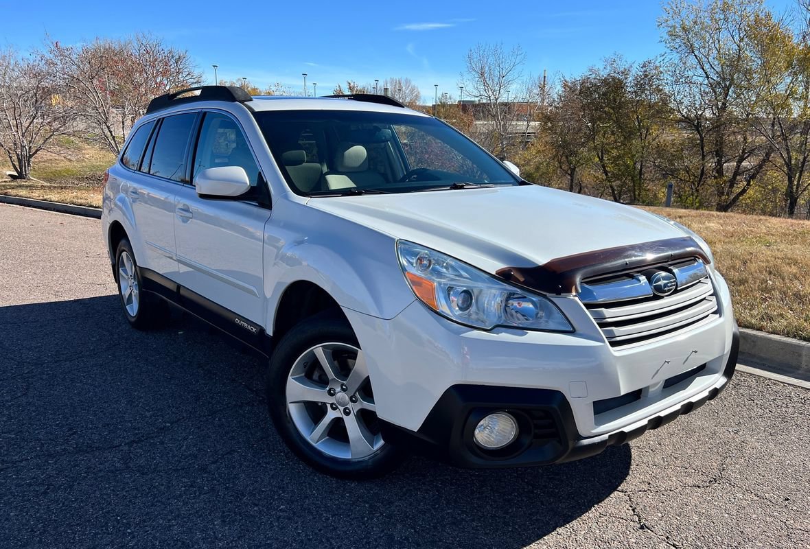 Used 2013 Subaru Outback 2.5i Premium AWD/4WD image 1