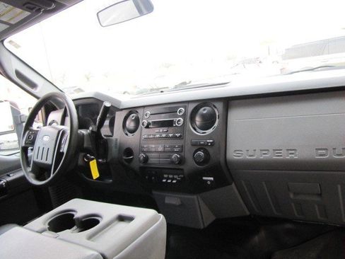 Used 2015 Ford F550 2WD Regular Cab Super Duty image 8