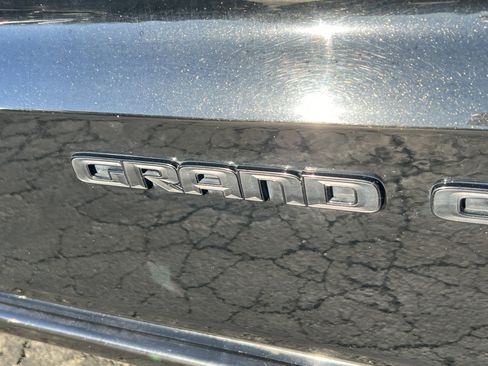 Used 2018 Jeep Grand Cherokee Altitude image 9