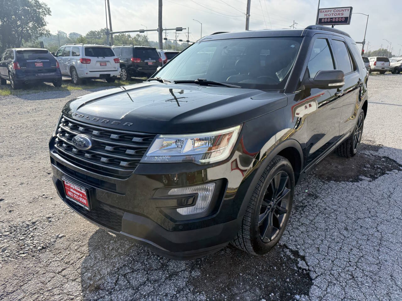 Used 2017 Ford Explorer XLT w/ Equipment Group 202A AWD/4WD image 7