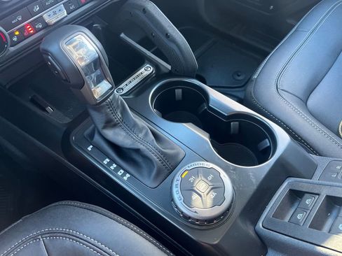 New 2025 Ford Bronco Badlands image 18