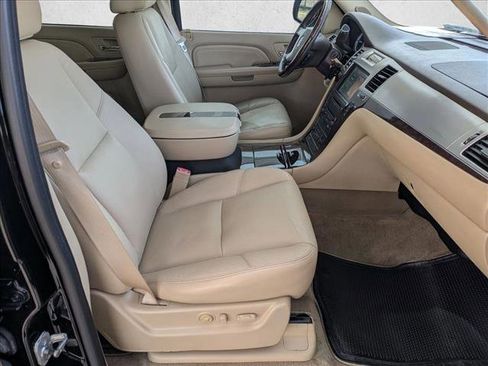 Used 2009 Cadillac Escalade AWD image 25