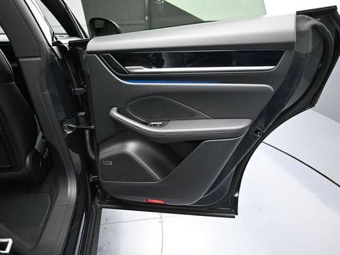 Certified 2025 Porsche Macan Electric RWD image 25