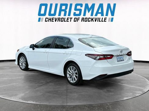 Used 2021 Toyota Camry LE w/ Carpet Mat Package (TMS) FWD image 4