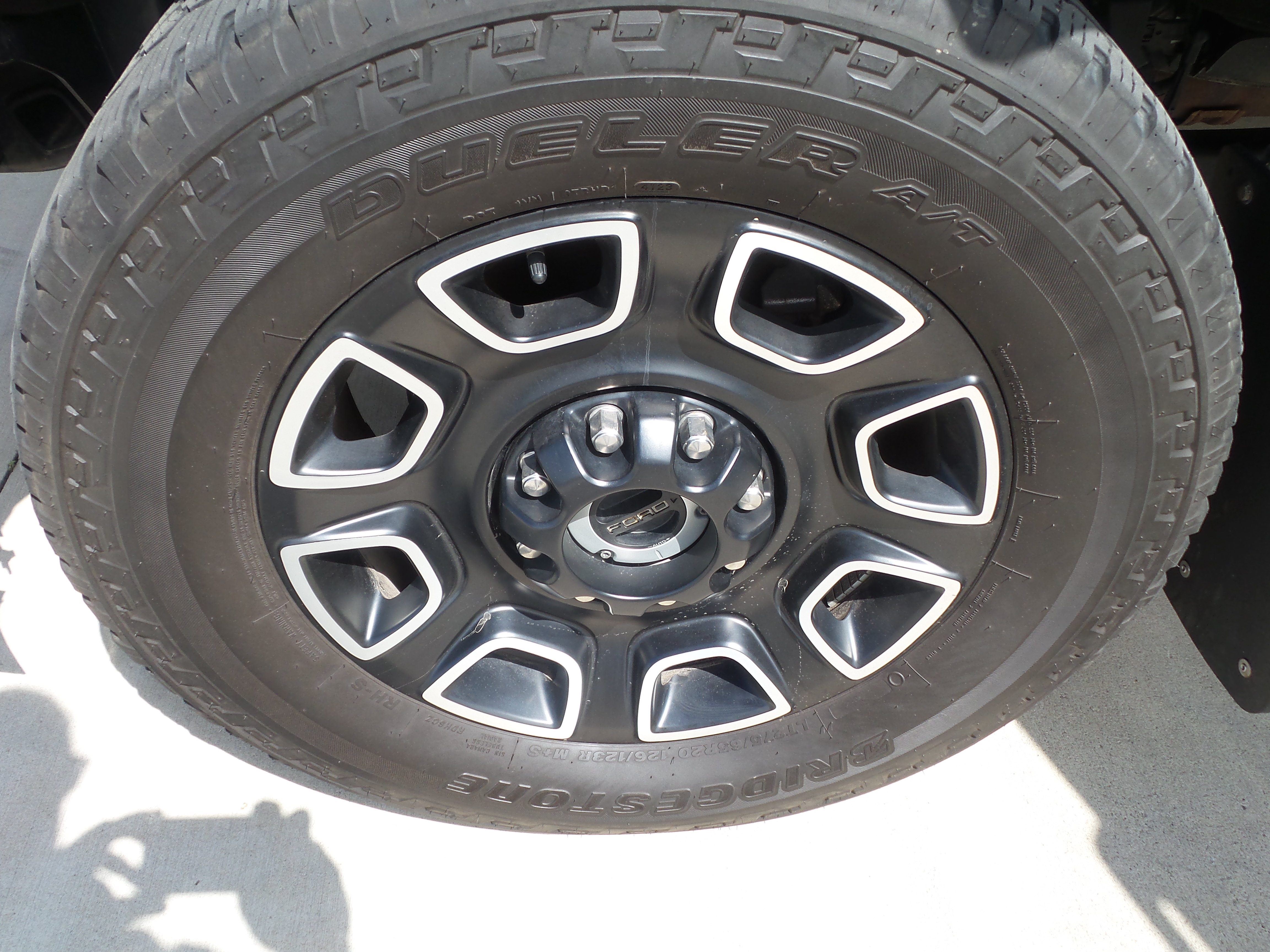 Used 2024 Ford F350 Platinum w/ FX4 Off-Road Package AWD/4WD image 19