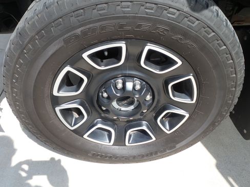 Used 2024 Ford F350 Platinum w/ FX4 Off-Road Package AWD/4WD image 19