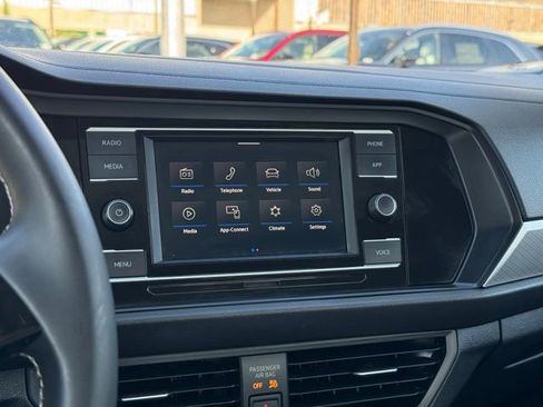 Used 2021 Volkswagen Jetta SE FWD image 15