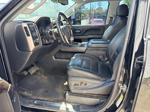 Used 2017 GMC Sierra 2500 Denali w/ Duramax Plus Package AWD/4WD image 5