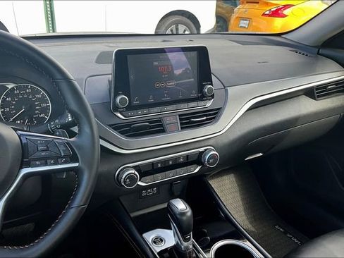 Certified 2025 Nissan Altima 2.5 SR image 9