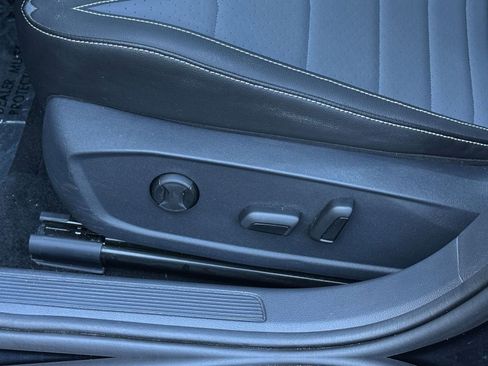 Used 2025 Volkswagen Jetta SE image 24