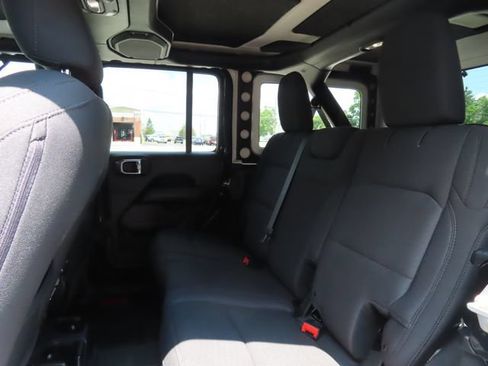 Used 2018 Jeep Wrangler Unlimited Sahara w/ Dual Top Group AWD/4WD image 22