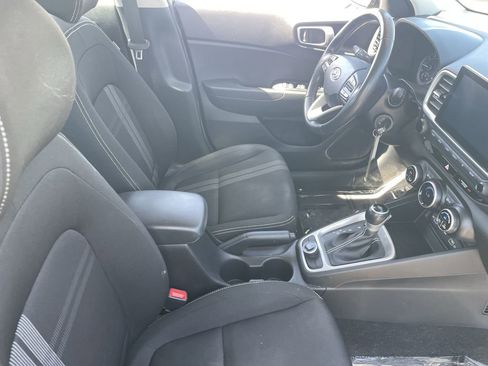 Certified 2022 Hyundai Venue SEL FWD image 11