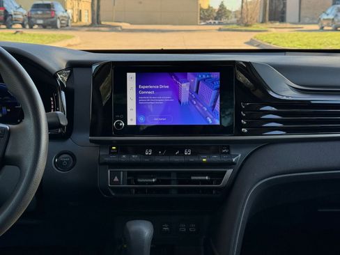 Used 2025 Toyota Camry LE image 17