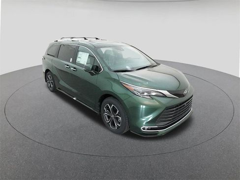New 2026 Toyota Sienna Platinum image 13