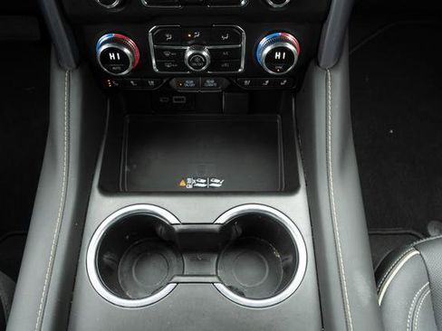 Used 2023 GMC Yukon SLT w/ SLT Luxury Package image 23