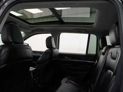 Certified 2023 Jeep Grand Cherokee Limited w/ Black Appearance Package image 20