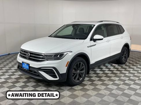 Used 2022 Volkswagen Tiguan SE AWD/4WD image 1