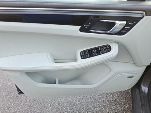 Certified 2016 Porsche Macan S image 24