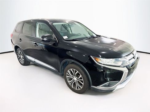 Used 2016 Mitsubishi Outlander SE image 4