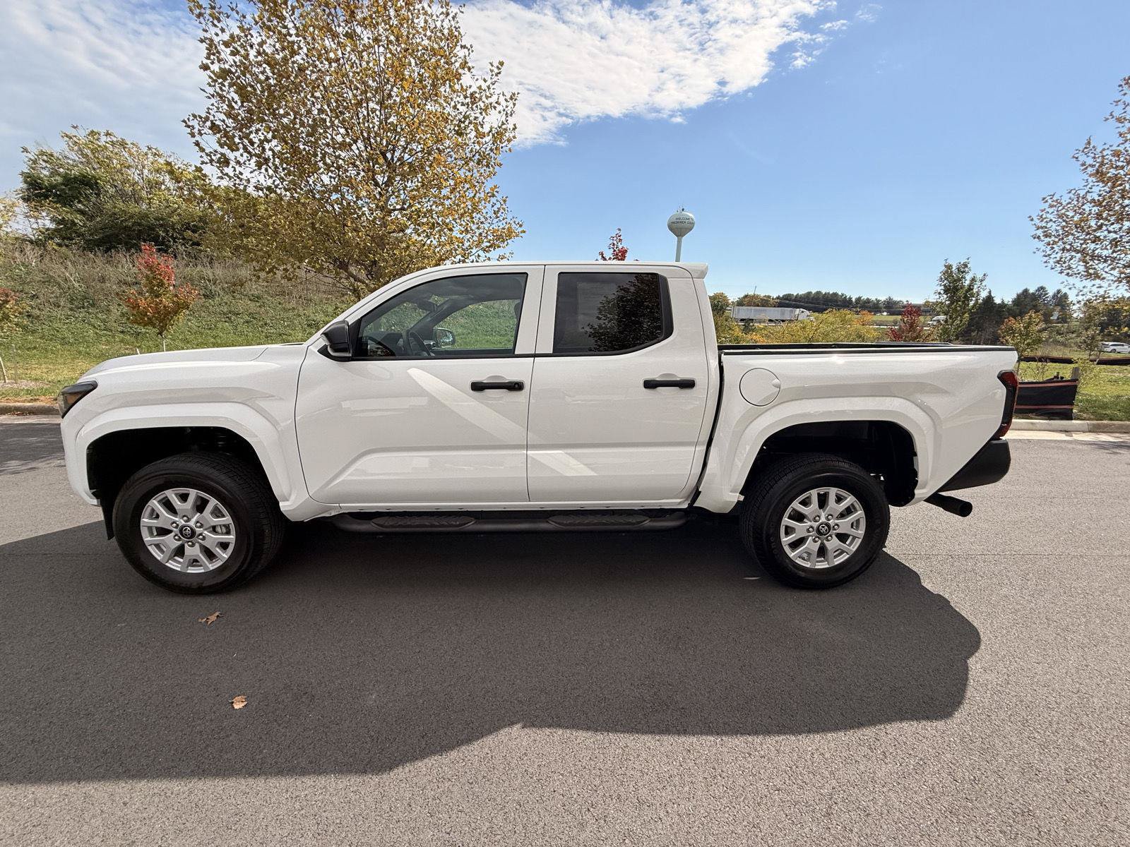 Used 2024 Toyota Tacoma SR w/ SR Upgrade Package RWD image 8