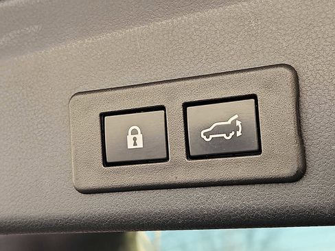 Used 2021 Subaru Ascent Limited w/ Technology Package image 29