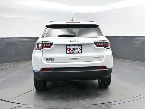 Used 2024 Jeep Compass Latitude AWD/4WD image 8