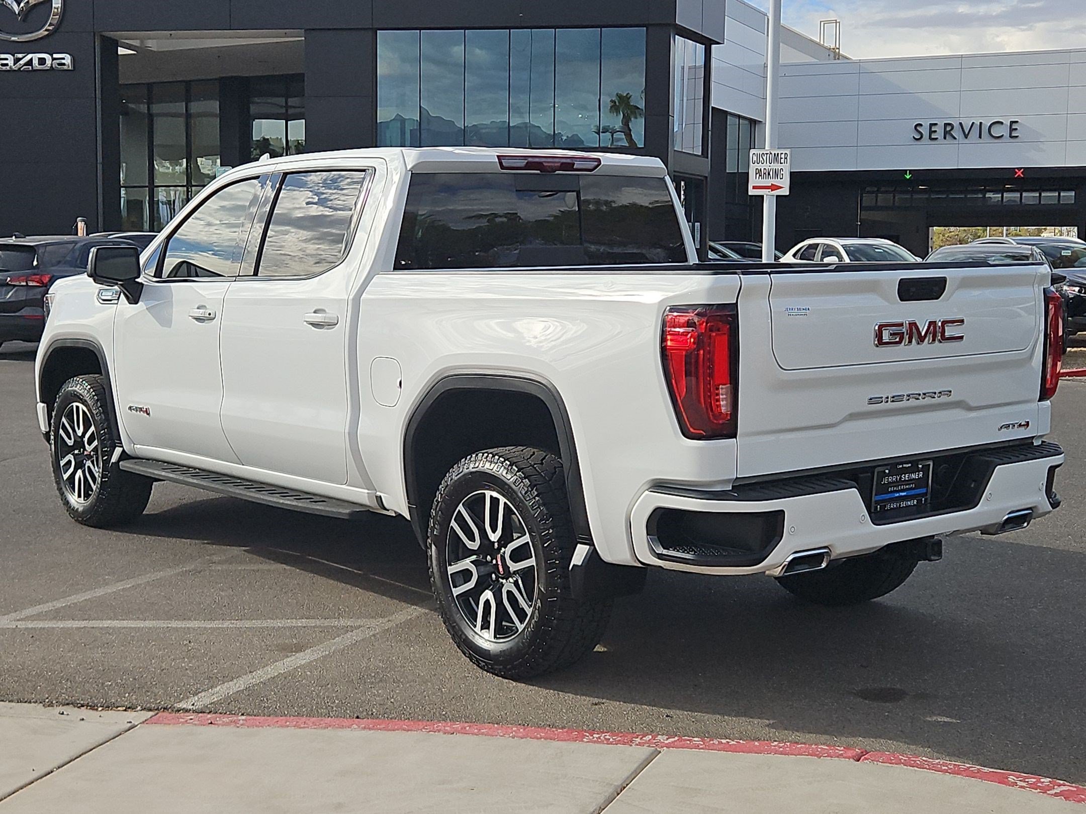 Certified 2025 GMC Sierra 1500 AT4 w/ AT4 Premium Package AWD/4WD image 3