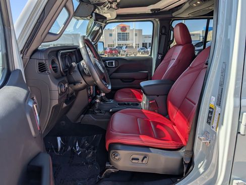 Used 2024 Jeep Wrangler Unlimited Rubicon 392 AWD/4WD image 25
