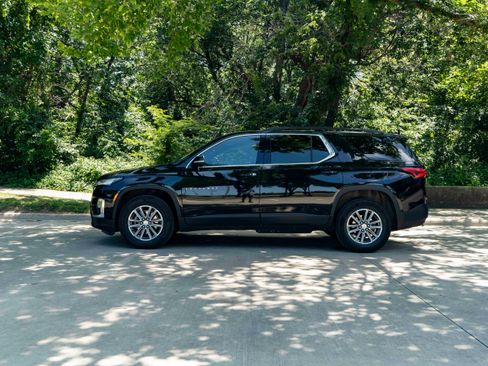 Used 2023 Chevrolet Traverse LT FWD image 6