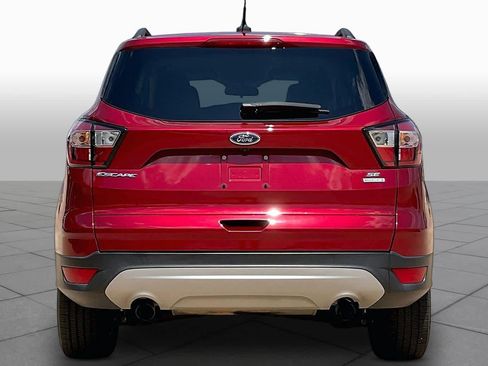 Used 2018 Ford Escape SE w/ SE Sync 3 Package FWD image 4