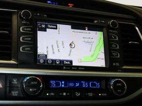 Used 2017 Toyota Highlander XLE image 8