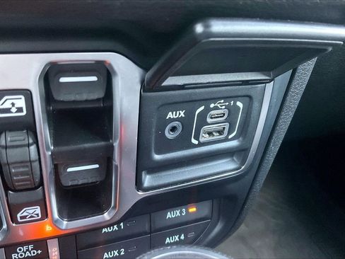 Certified 2024 Jeep Gladiator Sport AWD/4WD image 17