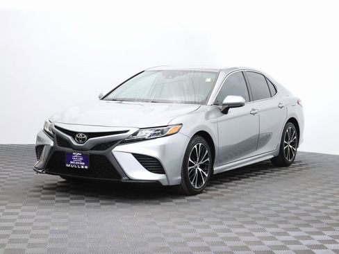 Used 2019 Toyota Camry SE image 5