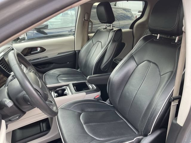 Used 2023 Chrysler Pacifica Limited FWD image 8
