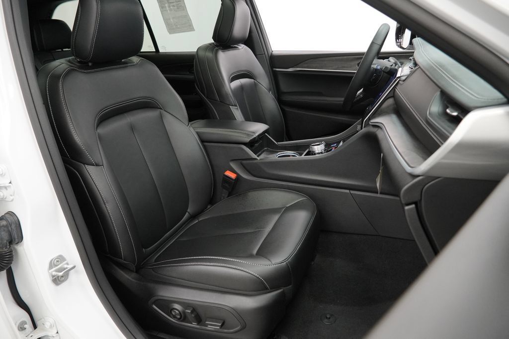Certified 2025 Jeep Grand Cherokee Limited AWD/4WD image 49