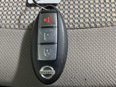 Used 2013 Nissan Rogue SV w/ Premium Pkg FWD image 25