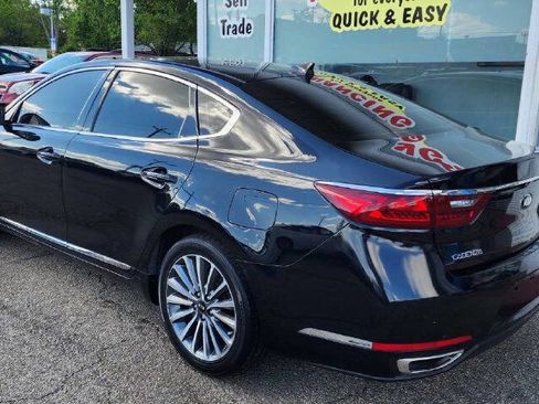 Used 2017 Kia Cadenza Premium FWD image 2