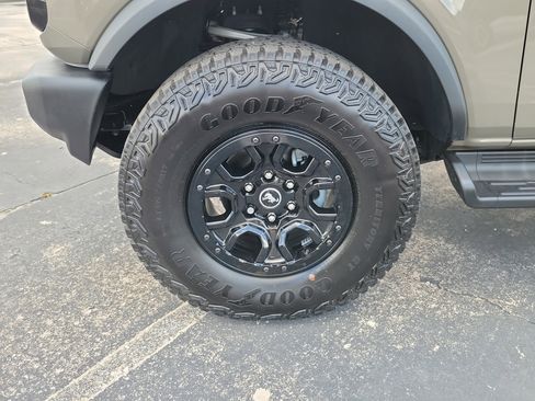 Certified 2025 Ford Bronco Outer Banks w/ Sasquatch Package AWD/4WD image 5