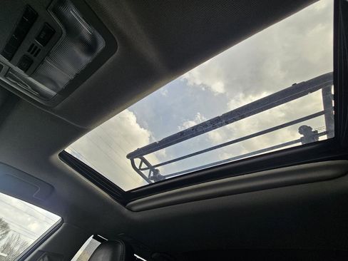 Used 2017 Toyota Highlander SE image 35