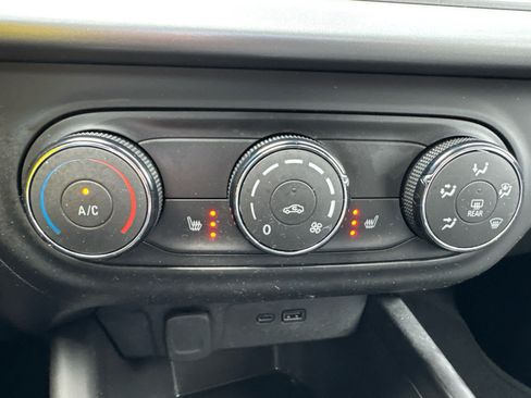 Used 2024 Chevrolet Trax LS w/ LS Convenience Package FWD image 25
